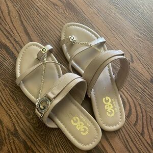 EUC GBG Sandals with chain 6.5 M